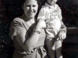 Uri Geller with his mum age 4